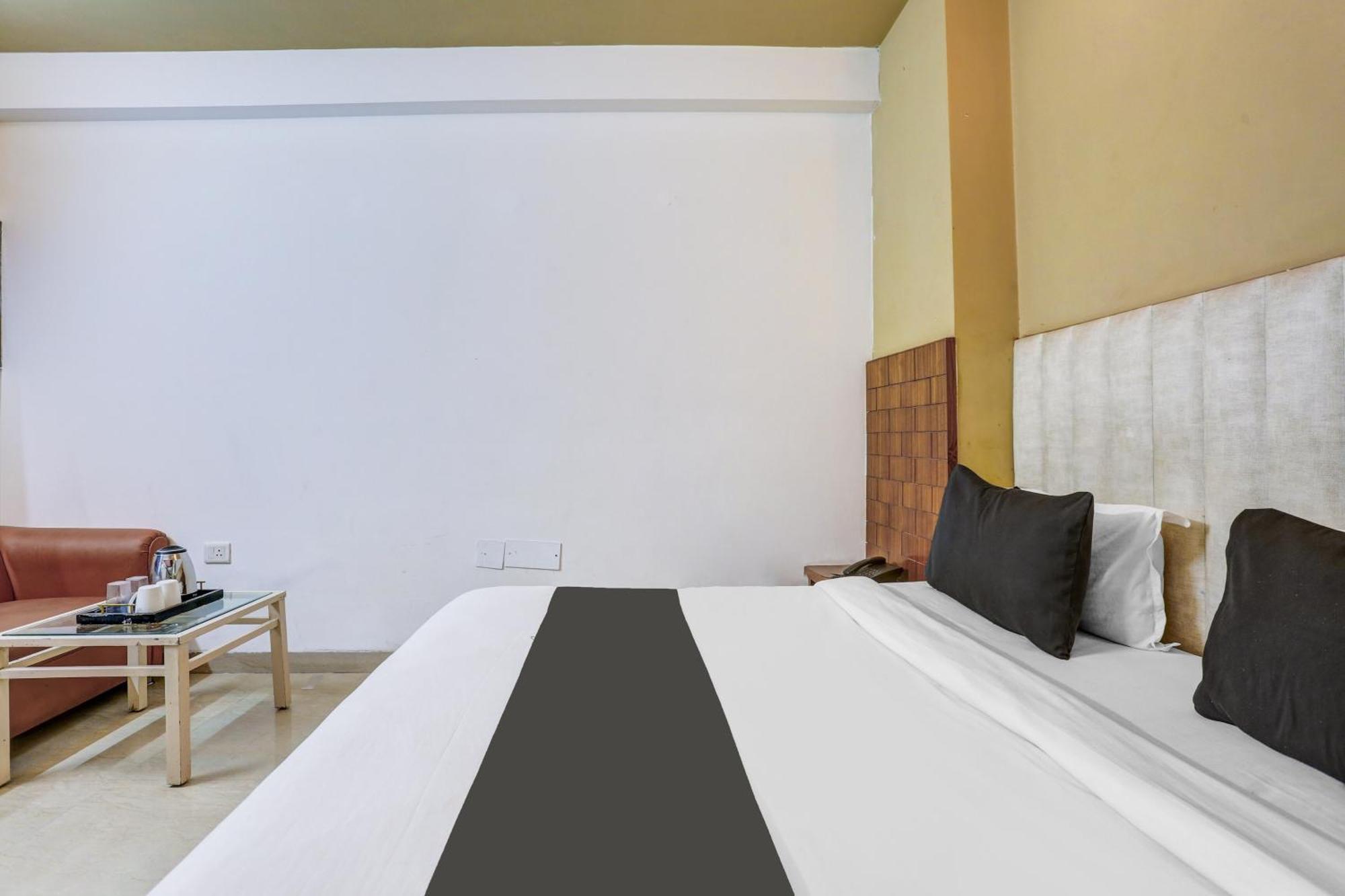 Collection O Harmony Hotel New Delhi